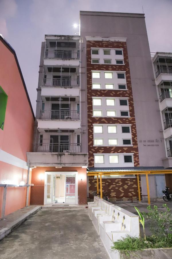 Aj Place Apartment Talat Amphoe Nakhon Chai Si Exterior photo